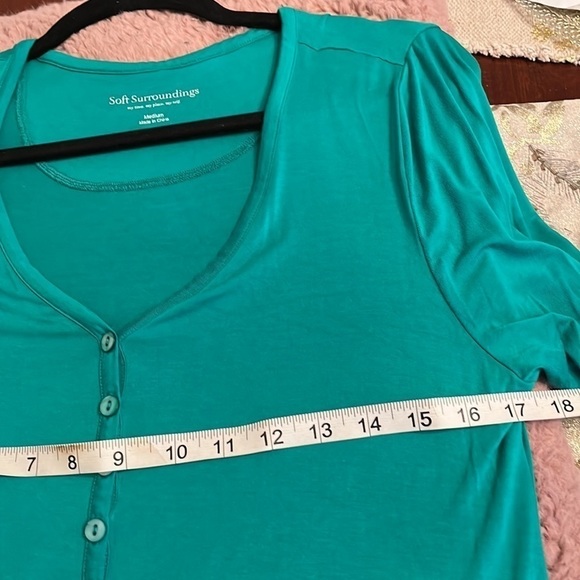 Soft Surroundings Medium Top in a bright green! Holiday perfect! EUC! - Picture 4 of 6